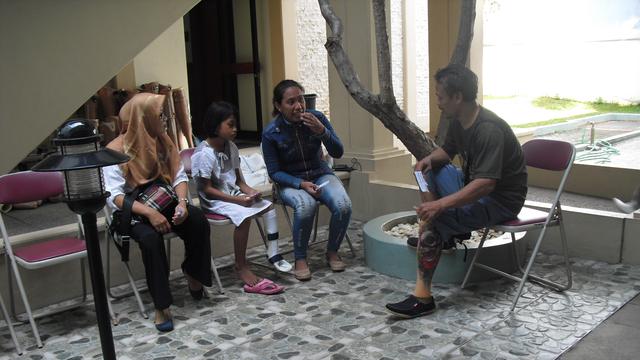 Bantuan Kaki dan Tangan Palsu