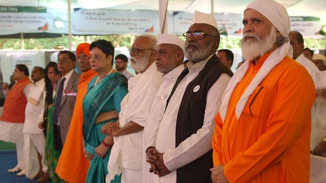 Beberapa ribu orang berkumpul untuk penyajian Penghargaan Perdamaian Dunia Philosopher Saint Shri Dnyaneshwara, yang diberikan kepada Gereja Yesus Kristus dari Orang-Orang Suci Zaman Akhir di Pune, India, 14 Agustus 2017.